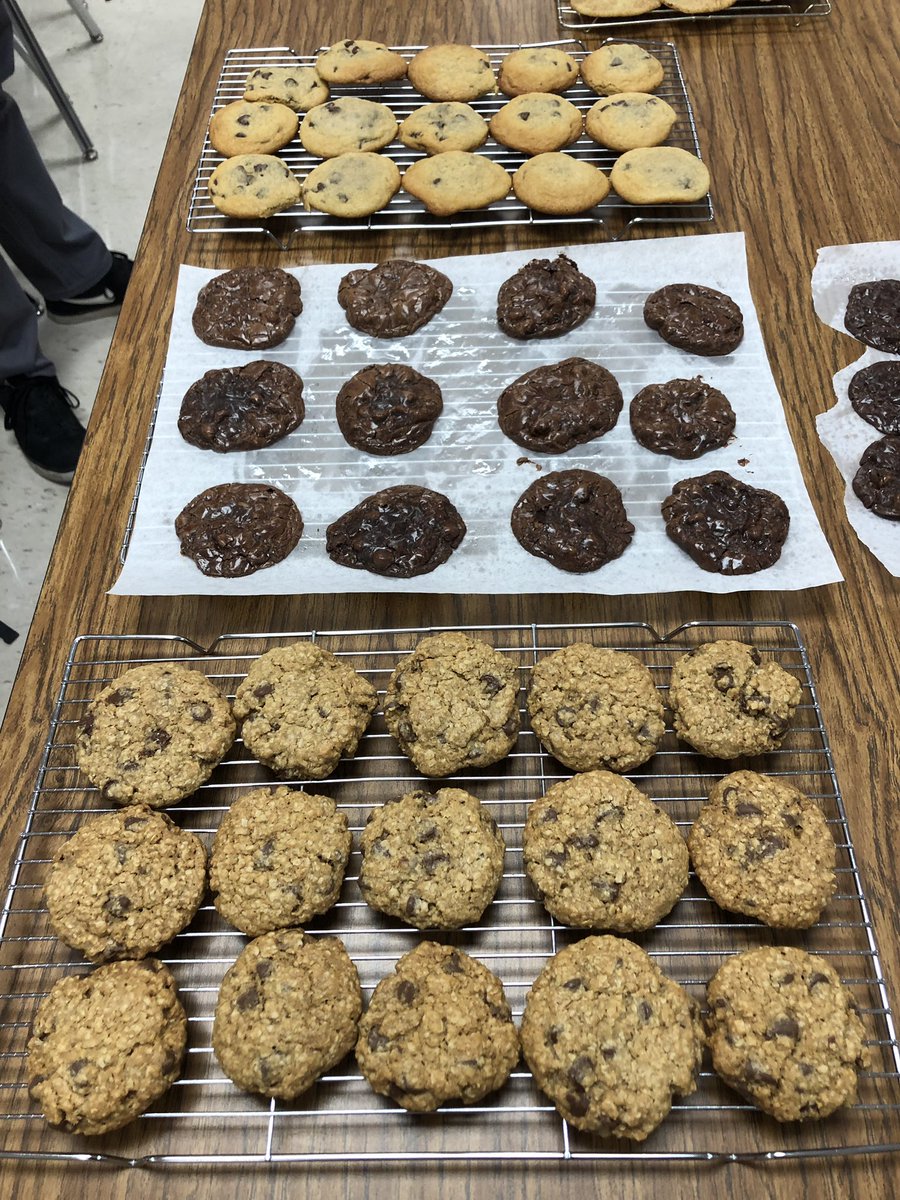 JEHansmeyer's tweet photo. @NHS_Titans students hoping for great results from their #measurementlab Sometimes our results are pretty #sweet https://t.co/tMfEVp9tID