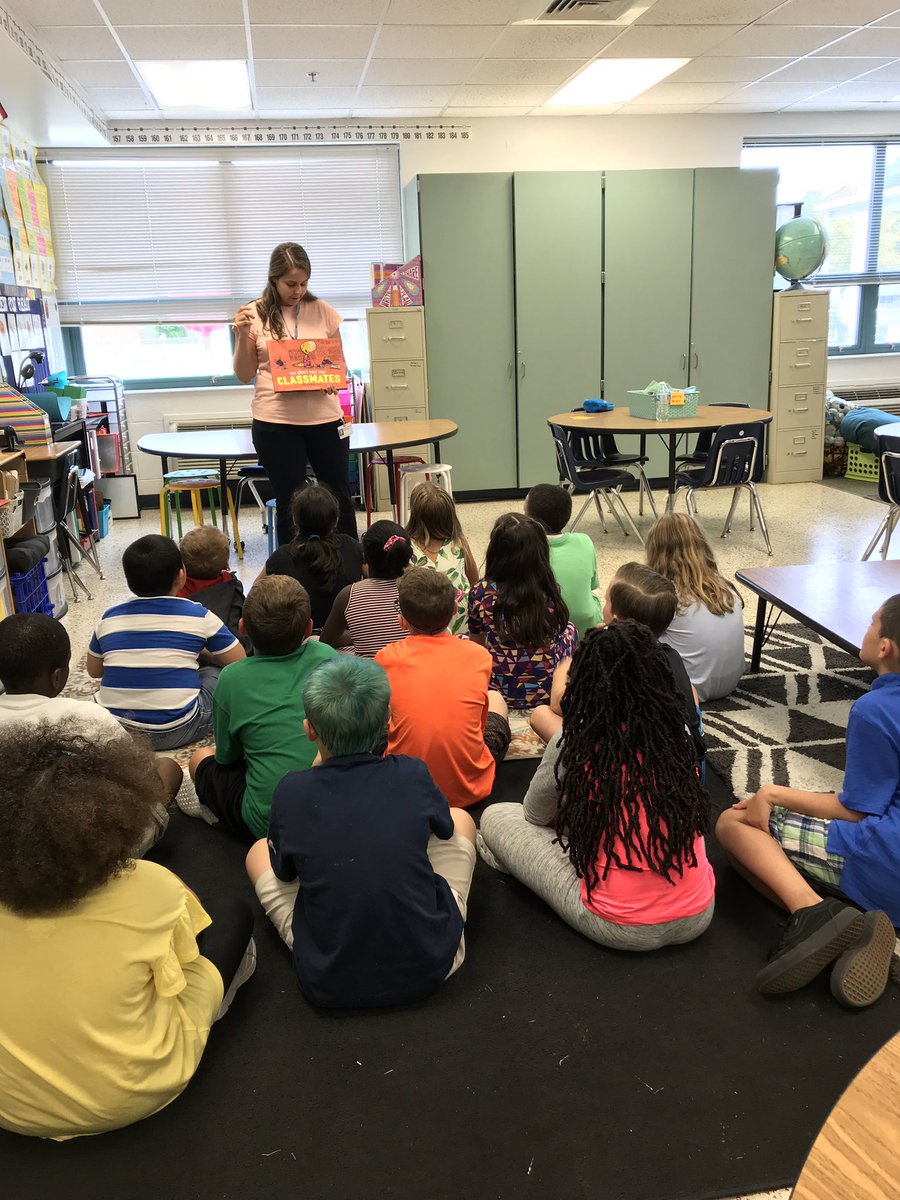 Emily_SimmonsME's tweet photo. We love read aloud from @bfbuchinger #MESwim2gether https://t.co/giGRt1v23c