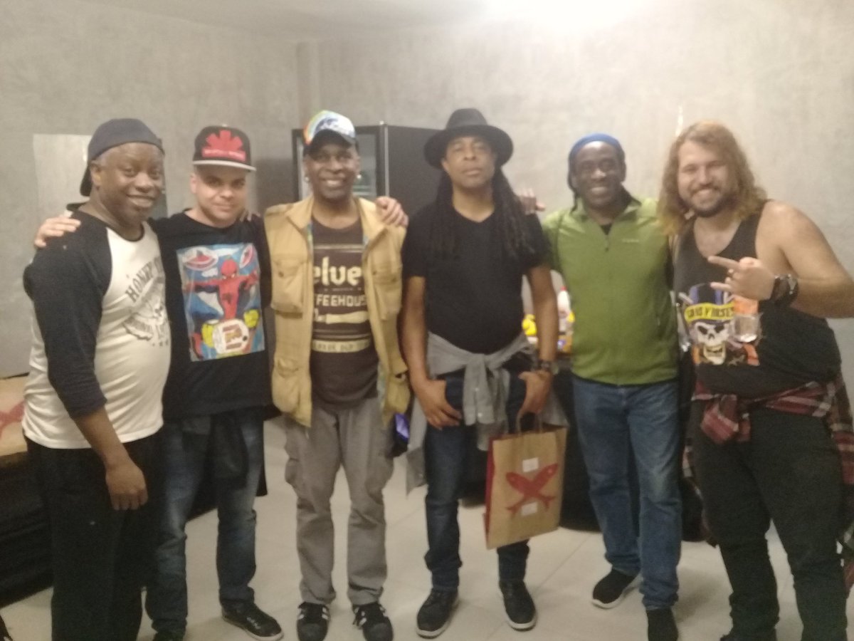 MarcondesR10's tweet image. Congratulations @RevDaddyLove My friend @igormirandasite just showed me your new sound and You&apos;re smashing as always Man! Peace &amp;amp; Love Forever in your ways!!! ✌❤ #YourTimeHasRunOut is Fucking Amazing definitely 🤘