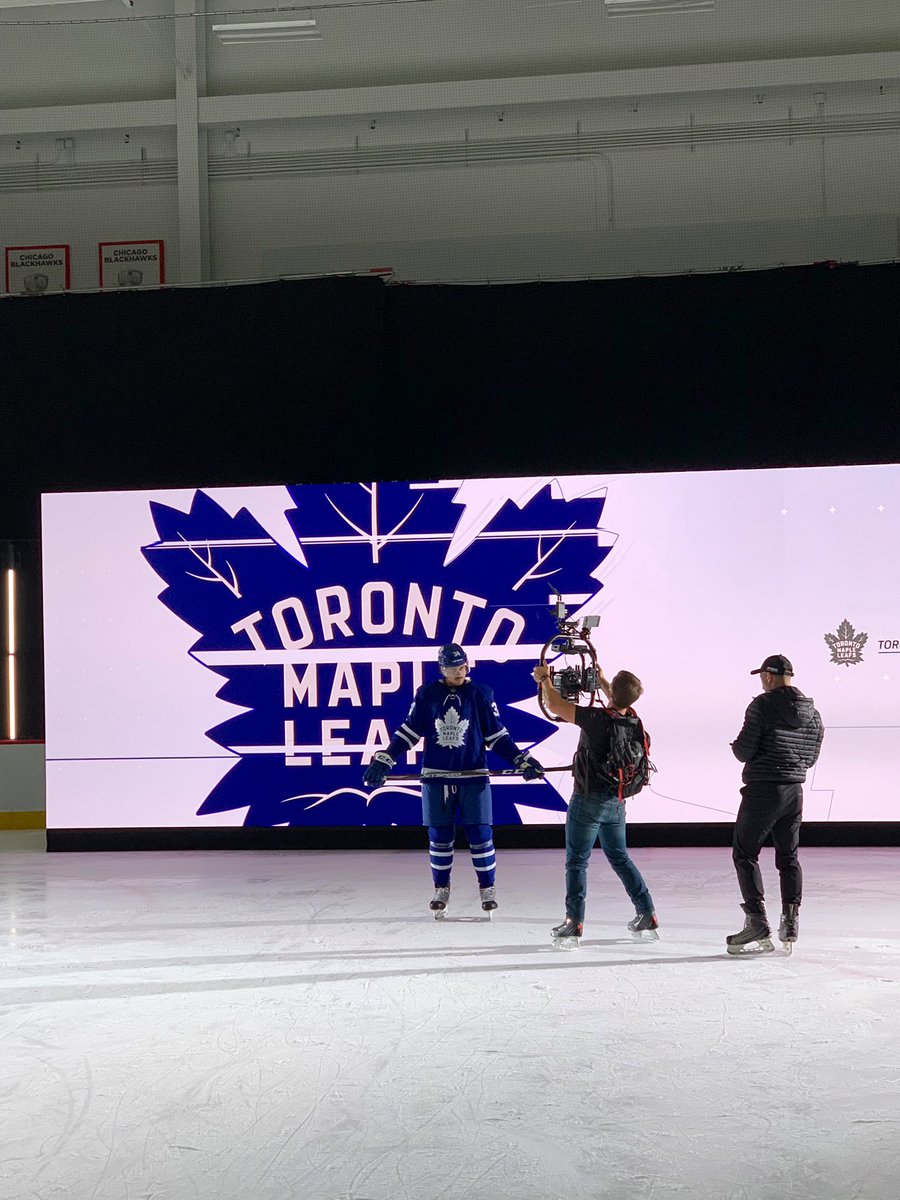 MapleLeafs's tweet photo. Strike a pose 📸

@AM34 at the @NHL Media Tour. https://t.co/PVbO5mBf5Z