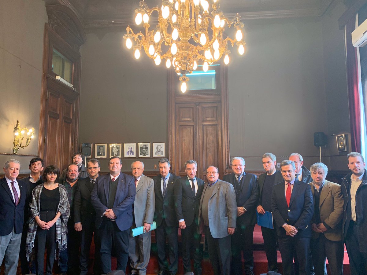 debatear2019's tweet photo. #EleccionesArgentina  1º Audiencia | #DebateAr2019 Concurrieron los representantes de los candidatos para ratificar su intención de debatir. https://t.co/KstWs9c8P2