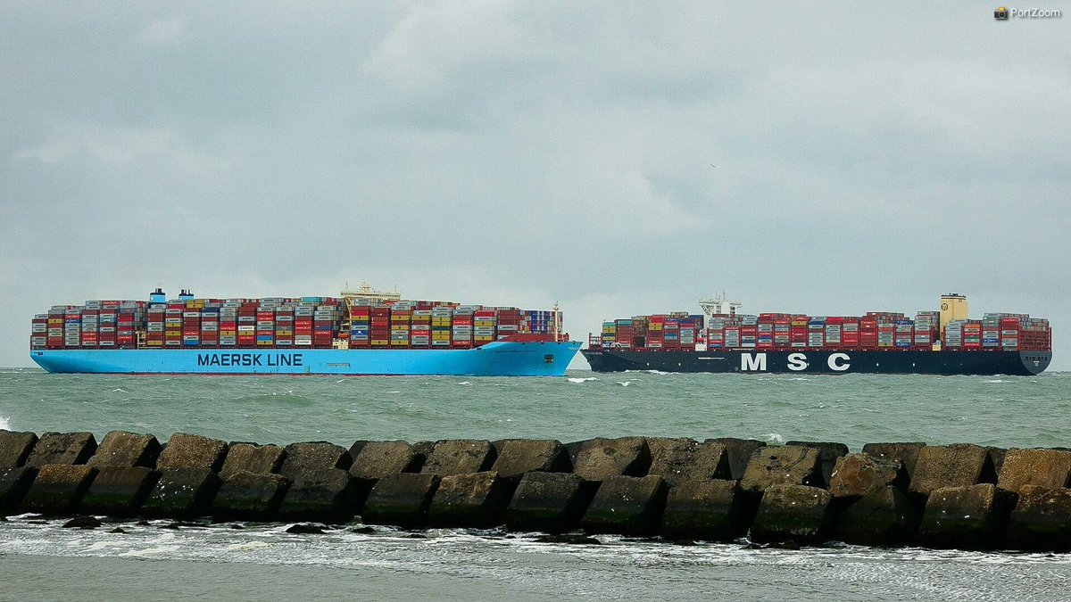 Containergiants Triple-E #Maersk MC-KINNEY MØLLER Meet&Greet #MSCGÜLSÜN in #Port of #Rotterdam 😎 @Maersk @Maersk_Line @MSCCargo