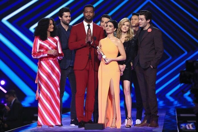umapocironica's tweet photo. HELP SHADOWHUNTERS

-Responda esse tweet com nomes estranhos  (1 RESPOSTA POR TWEET)

-Após votar dê RT em 20 outras respostas

-UTILIZE: I vote #Shadowhunters for #TheScifiFantasyShow at the #PCAs @peopleschoice

-Nada de números ou emojis

-Meta 150 comentários https://t.co/mZ5FhAlTwi