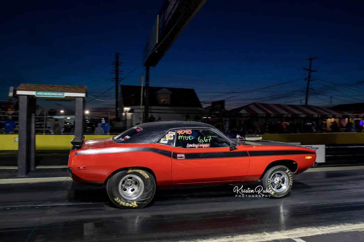 She getting down #tirewrinke #hoosier #spinninaintwinnin #mopar #becauseracecar #slowbutcute #classic #oldschool #cuda #carpornracing #bigtire #hoosierdaddy