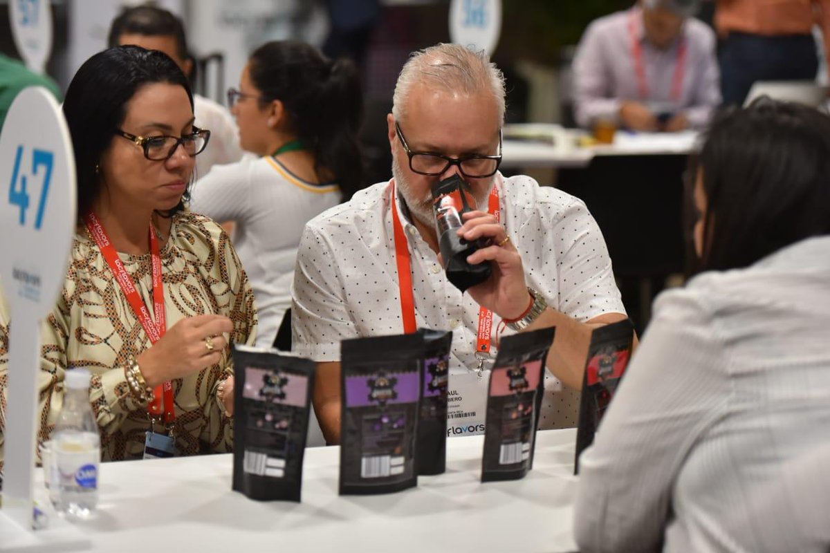 Así se vive en #Cali el 2do día de #LACFlavors 2019, donde se espera alcanzar negocios por 80 millones de dólares entre los 300 exportadores de 22 países, 158 de ellos colombianos, y los 113 compradores provenientes de 34 países de todo el mundo.