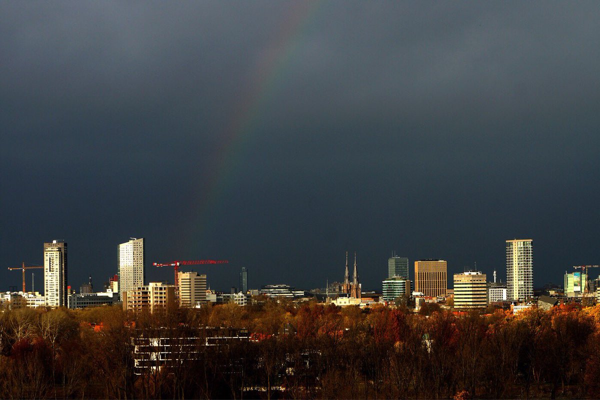 JacquesSplint's tweet image. Skyline Eindhoven met regenboog #Eindhoven