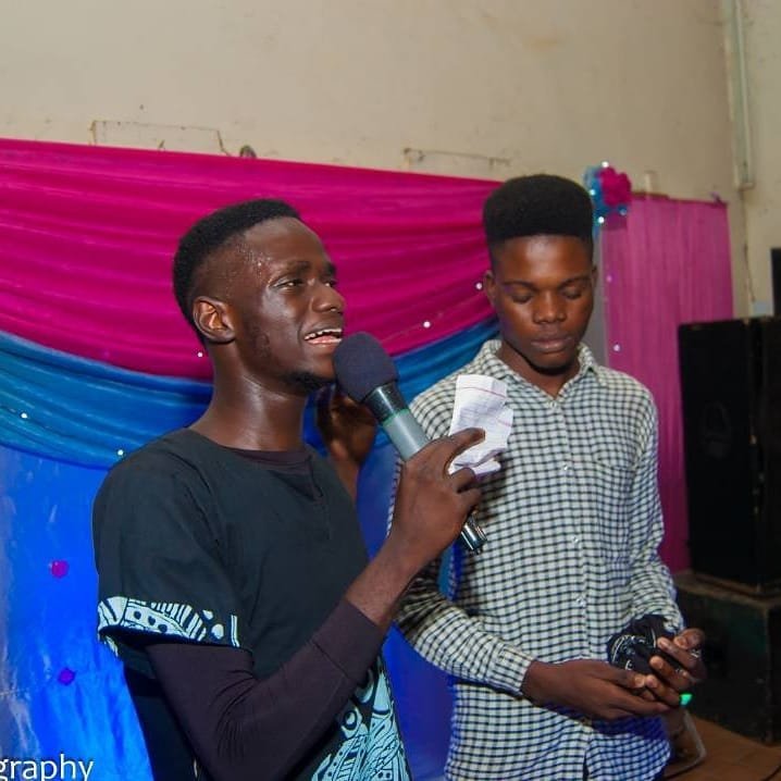 Simplilex's tweet photo. Hi #OAUTwitterCommunity my name is Simplilex,I am The Mic Therapist,a Master of Ceremonies and would love to host the Upcoming #OAUSMH happening on September 14th 

Please retweet and tag @oausmh till they give me the Job https://t.co/FZWqPV0tTU