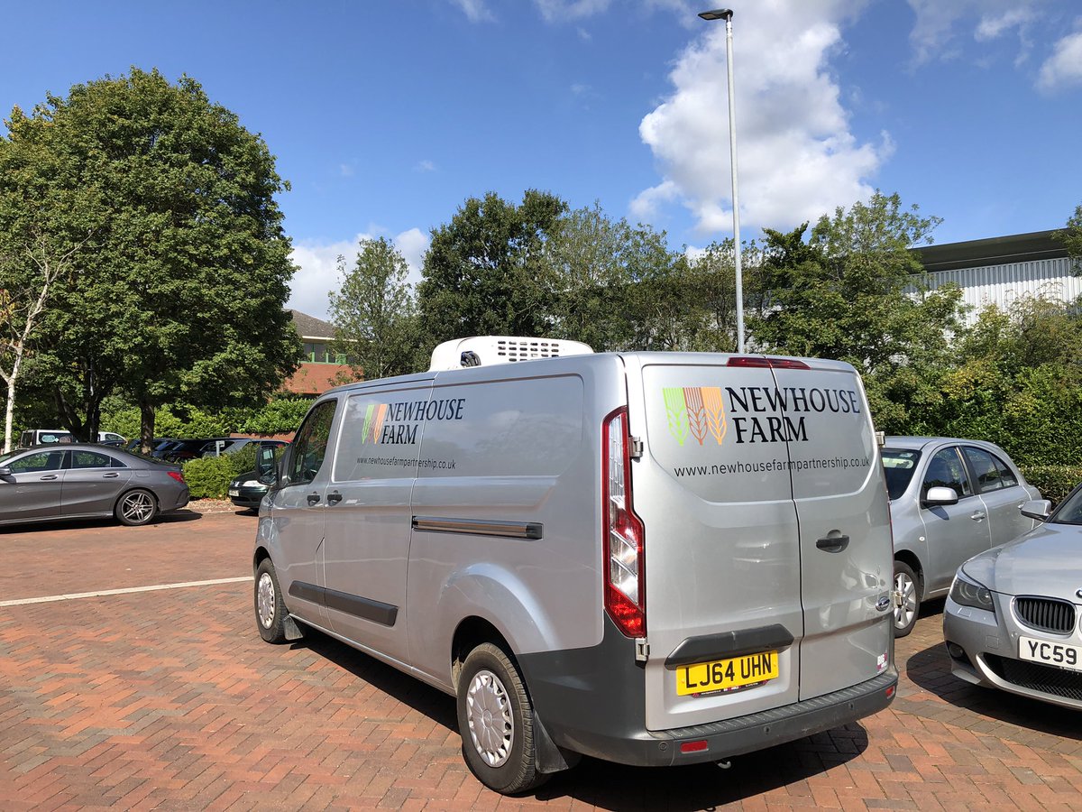 talkdesignprint's tweet photo. New vehicle graphics on this van fitted today. #vangraphics #basingstoke #hampshire #design #cutvinyl https://t.co/SEZzExxi4f