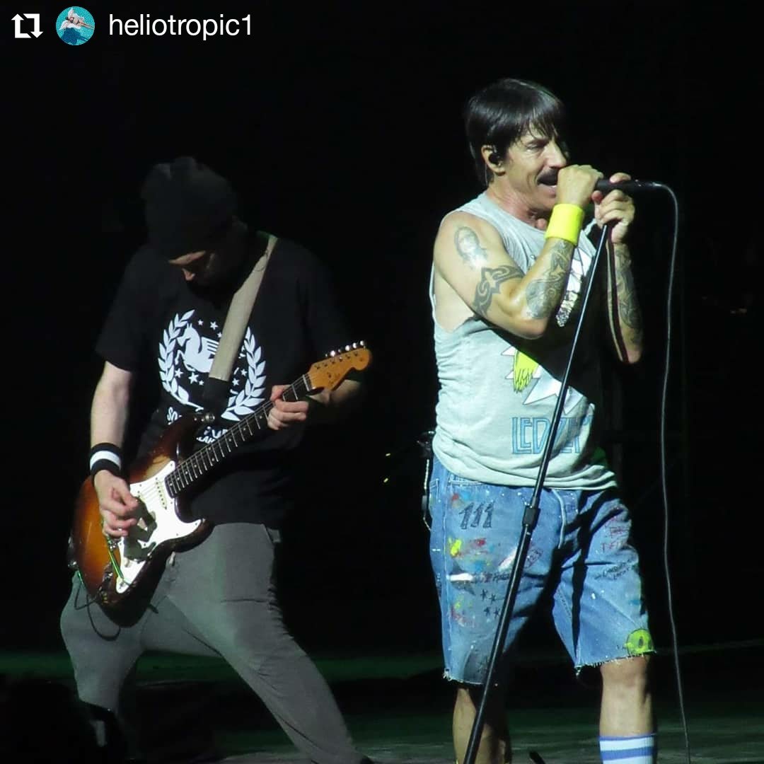 rhcpclubmexico's tweet photo. Flea & JK & AK 🤘❤️
#abudhabi #showdownweek
Septiembre 4, 2019
Source @ heliotropic1
#redhotchilipeppers #rhcp #RHCP #anthonykiedis #flea #chadsmith #joshklinghoffer #joshonfire #joshadamklinghoffer #TBT https://t.co/z1CDQEi1RR