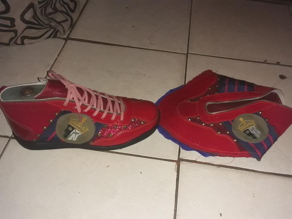 ItumelengModib9's tweet photo. #SPINARA hand made shoes and belts...watch out for the final product. If you can match shoes with belts, you can as well match words with actions..@SammySkyrule @sam_sipho @JoinUsForTEA https://t.co/uzbpoGV1vG