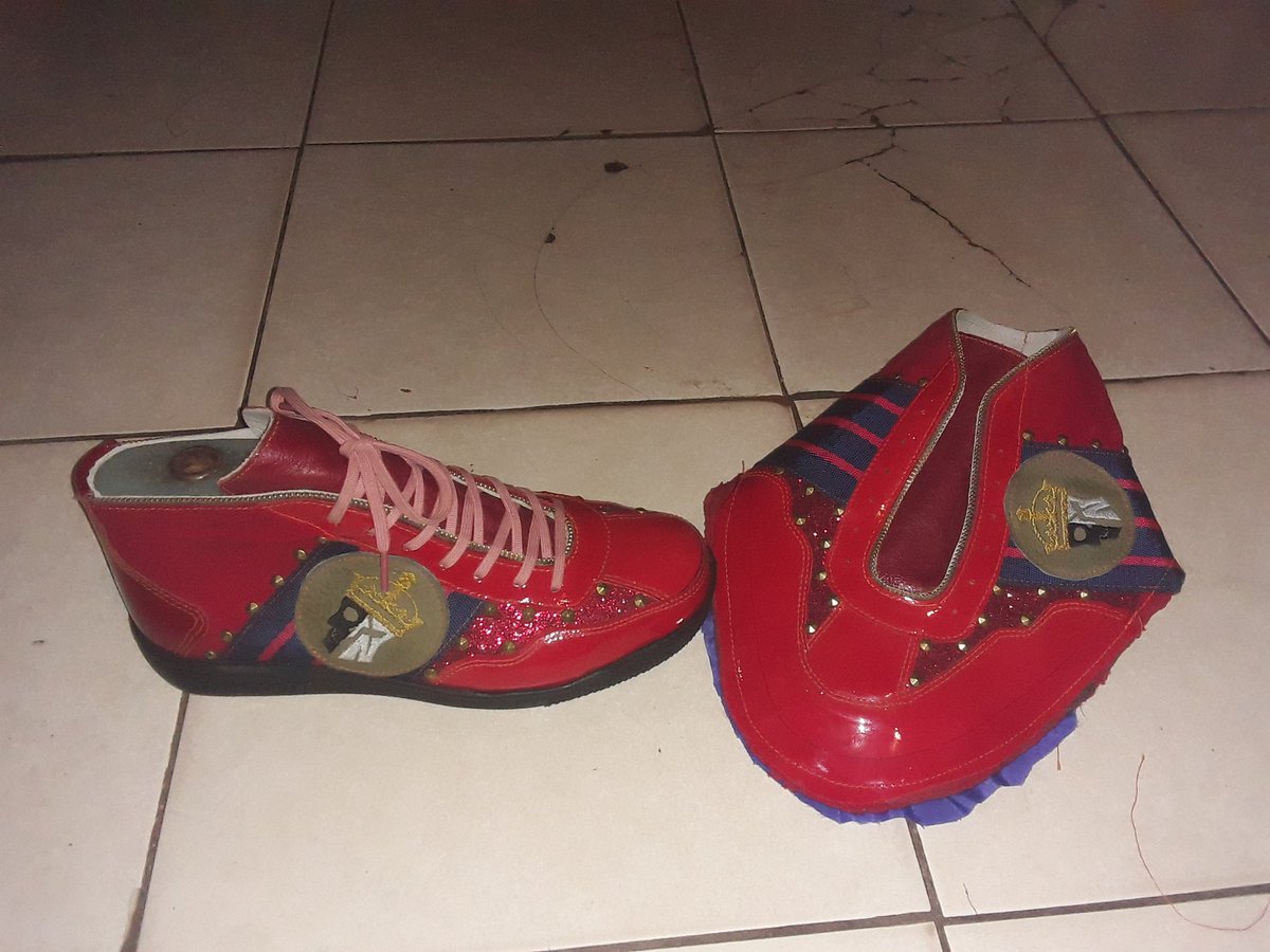 ItumelengModib9's tweet photo. #SPINARA hand made shoes and belts...watch out for the final product. If you can match shoes with belts, you can as well match words with actions..@SammySkyrule @sam_sipho @JoinUsForTEA https://t.co/uzbpoGV1vG