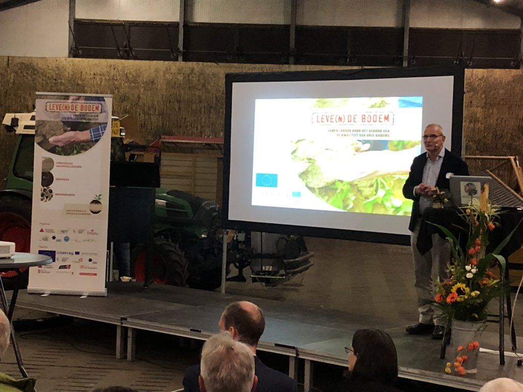 WicoDieleman's tweet photo. Slotsymposium van Interreg project ‘Leve(n)de Bodem’, met opening door Adrie Bossers (ZLTO bestuurder Bodem en Water). ‘De bodem is DE basis’. Ruim 200 belangstellenden / belanghebbenden bij Jacob van den Borne in Reusel.@zlto @levendebodem #fabulousfarmers #levendebodem https://t.co/xQY0JXcSvh