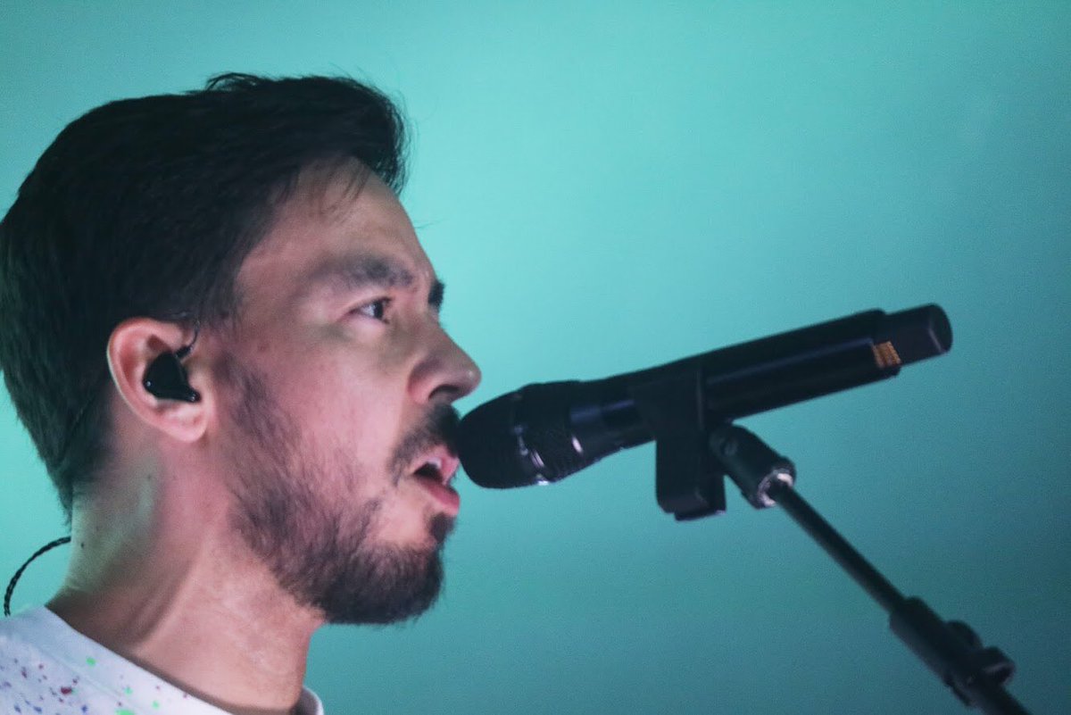 ProvokeMagazine's tweet photo. Semalam kami berbahagia menyaksikan @mikeshinoda pada #PostTraumaticTourID. We love you, Mike! #provokemagazine https://t.co/tfKFl1pxTN