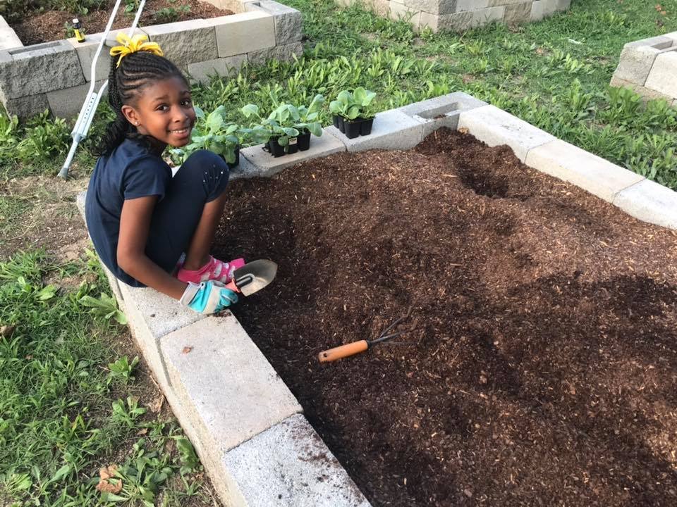 lyb_bham's tweet photo. Our little helpers assisted us in preparing the Fall Garden in Bush Hills! ❤ #LoveYourBlock #communitygardens #urbanagriculture @CitiesOfService https://t.co/hLr4mf69sA