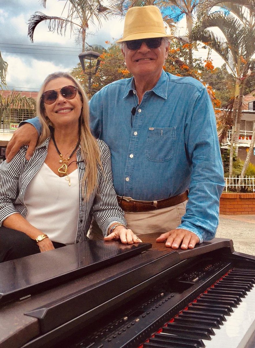 OyeCali's tweet photo. La reconocida  cantante  Beatriz  Arellano estará hoy en Mario Frenando Piano Callejero  desde el parque central del corregimiento de Felidia, este nuevo formato podrás disfrutarlo de 7:30 a 8:00 de la noche  en el Canal 2 de Global TV, Telecable, Cablecauca Canal 2 y en  redes. https://t.co/YRmXrewMhC