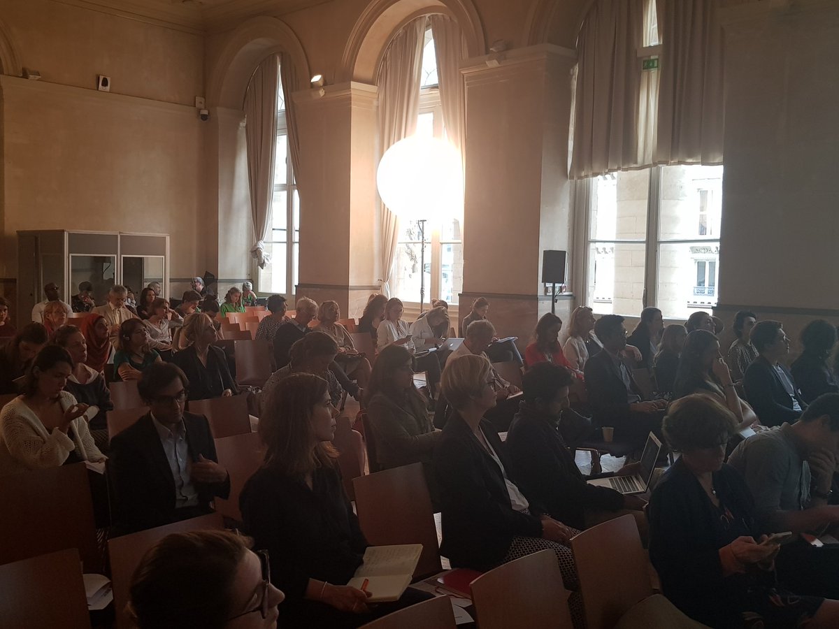 Telemaque_asso's tweet photo. [#determinsime social] "il faut agir dans tous les territoires. A #marseille par exemple, nous avons 13 #tuteurs Telemaque  engagés dans les #colleges des quartiers Nord". @Karinemalca02 @AXA https://t.co/UYJb8xv0zv
