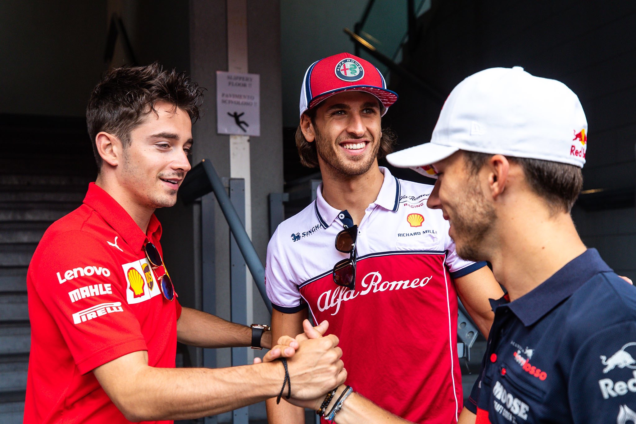 EDtGtD3W4AEqF0d?format=jpg&name=4096x409