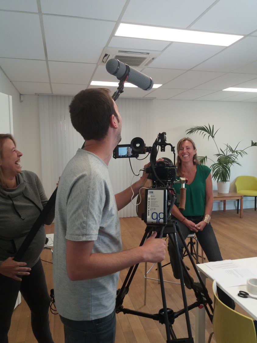 Ivitje67's tweet photo. Vandaag werden onze kantoren omgetoverd tot opnamestudio. Video over het #WHY5Research jongerenonderzoek voor Warme William. Binnenkort te zien op hun website en op de app
#WarmeWilliam #FondsGaVoorGeluk #Nunam https://t.co/9POqcH3oOs