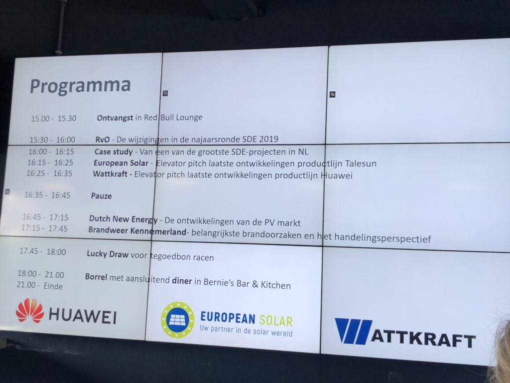 AriceAmice's tweet photo. Kennis opdoen op een mooie locatie   @ZonelEnergy is erbij. #focus #raisingthebar #chasingtargets #highvoltage #workingallday https://t.co/lyBcUbOljd
