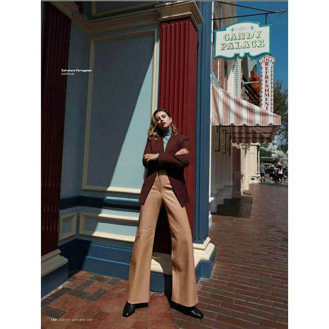 paugotomagia's tweet photo. #Tbt Pau para la revista @InStyleMexico.
#Shoting 📸
#DisneylandAventura
#LosAngeles ☄💕🤗
👗 Moda: @paulinazas
💇🏼♀️ Pelo: @frankiepaynehair.
💄Makeup: @tenchainzz.
📸 Fotos: @izackmr.
#PaulinaGoto #PauGoto #InStyleOctubre @soypaulinagoto https://t.co/tjZyWYsoLi