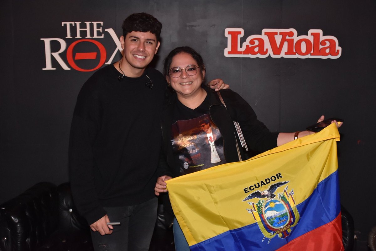 vanessitarv's tweet photo. Si en algún momento de tu vida crees o piensas que los sueños no se hacen realidad... tan solo mira mis fotos con @alfredgarcia y ellas (las fotos) te responderán ❤️ https://t.co/8pALoOooSM