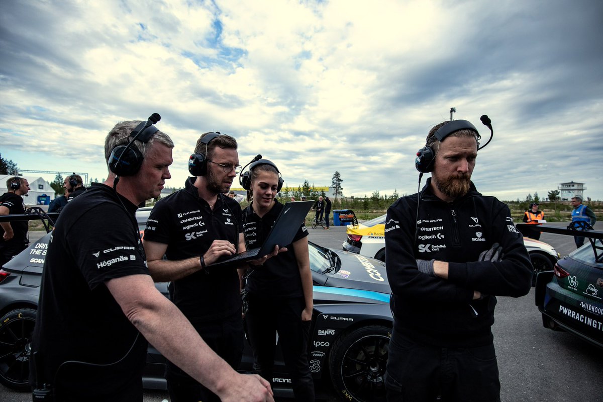 MikaelaAhlinK's tweet photo. 1️⃣9️⃣ crew 🔥
Race weekend starting tomorrow with a FP1 at 17:24, followed by:
Saturday: FP2 12:00 - Q1 15:25 - Q2 15:50.
Sunday: R1 11:30 - R2 15:35
For live: https://t.co/MsMjyQMSng 🚙
#pwrracingteam #seatdealerteam #CUPRA #TCR #Combitech https://t.co/i6lCIJY1Rd