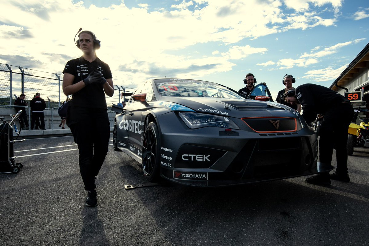 MikaelaAhlinK's tweet photo. 1️⃣9️⃣ crew 🔥
Race weekend starting tomorrow with a FP1 at 17:24, followed by:
Saturday: FP2 12:00 - Q1 15:25 - Q2 15:50.
Sunday: R1 11:30 - R2 15:35
For live: https://t.co/MsMjyQMSng 🚙
#pwrracingteam #seatdealerteam #CUPRA #TCR #Combitech https://t.co/i6lCIJY1Rd