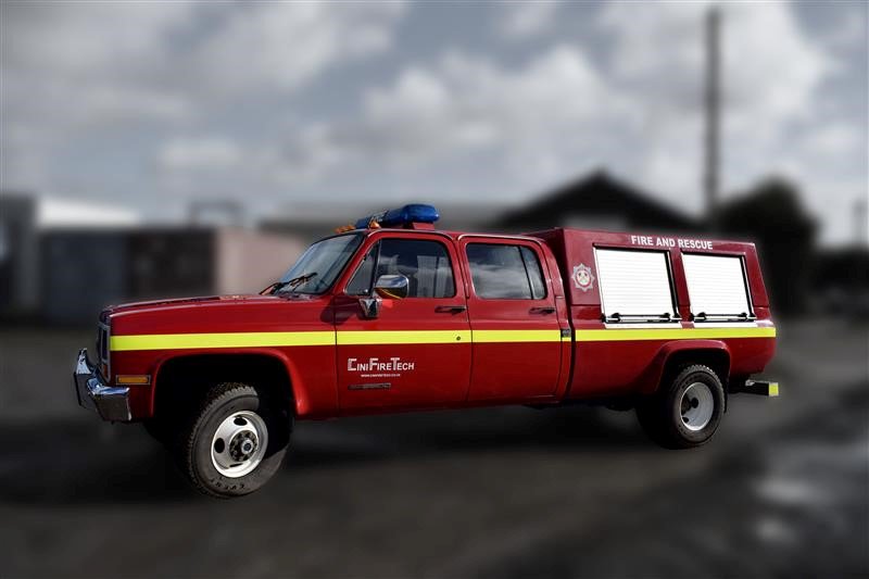 CiniFireTech's tweet photo. Take a look at our GMC 4x4 fire appliance! A smaller version of a standard appliance, this little 4x4 is perfect for those out of the way sets where access is limited. It still carries a 2,500 litre per minute pump and can be used with our water tankers if supplies are limited. https://t.co/3VY0mw3SNF