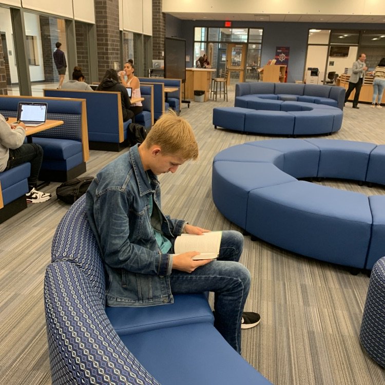 IndyHSLibrary's tweet photo. Thanks to @mellisindy's classes for coming in to check out our new library! #IndyHSGooseChase #Independencehsva https://t.co/xaeu0PQsEa