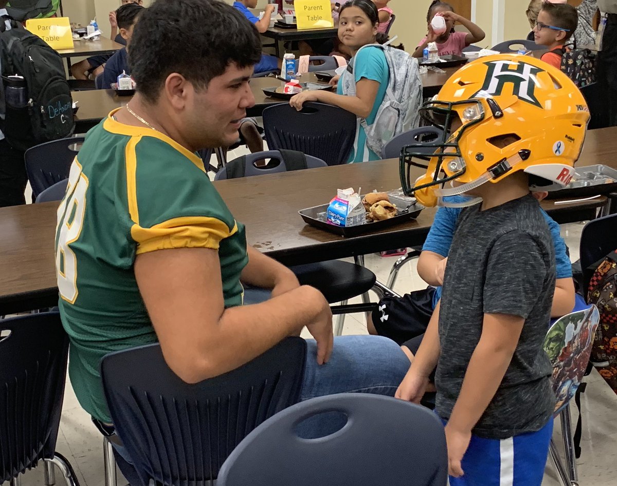 HolmesHuskyFB's tweet photo. Husky Football had a great time this morning at Colby Glass Elementary. Lil’ Huskies got to meet some of our student athletes. It’s a great day to be a Husky. @NISDGlass @NISDHolmes #HuskyNation https://t.co/0U3ra4ncxs