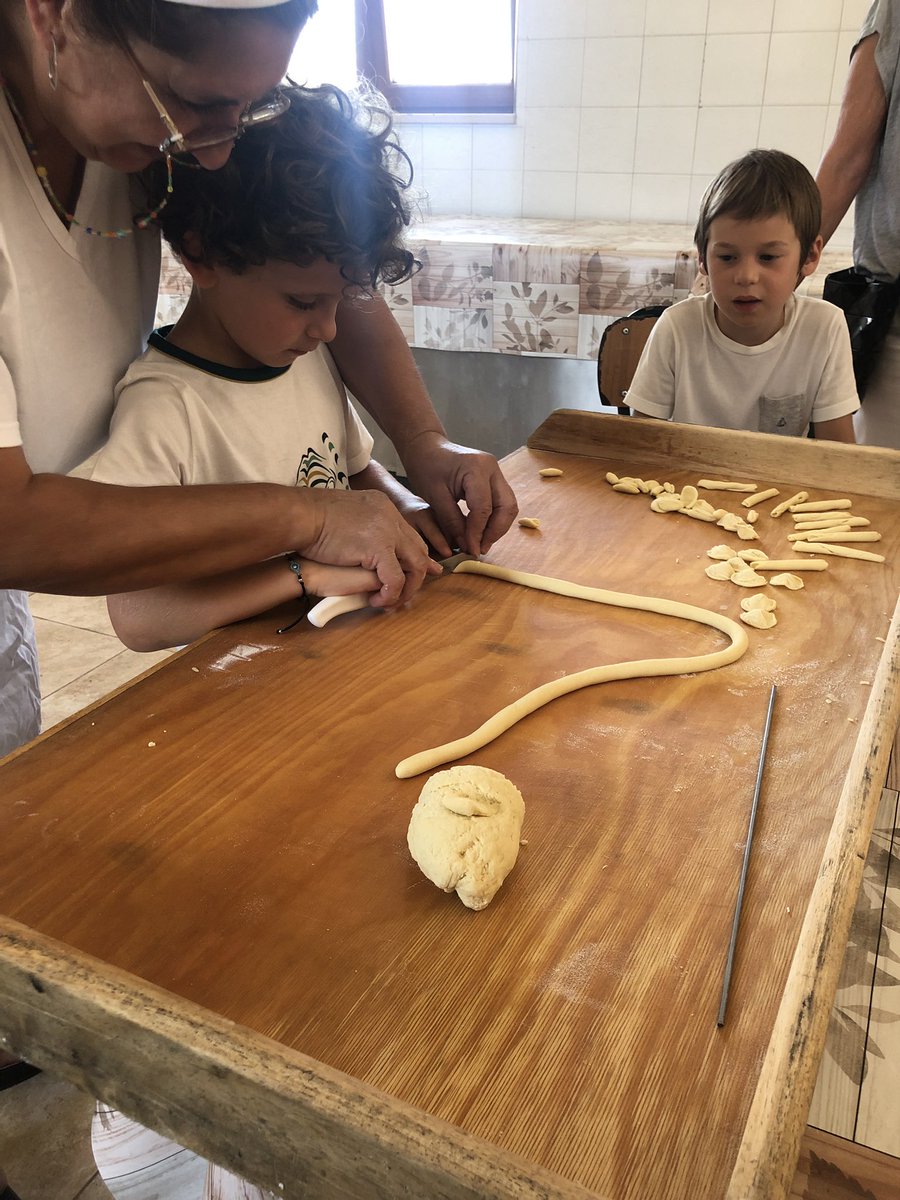 M_Cappella's tweet photo. Venite ad assaggiare un po’ di #Puglia insieme a noi! 
Scriveteci per vivere una giornata tra cibo genuino e natura incontaminata in #masseria! 😉

#MasseriaCappella #WeAreInPuglia #TurismoEsperienziale https://t.co/r4GXuJ4EN0