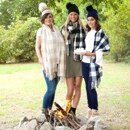 Charming_Chick's tweet image. As the night cool off, don't forget to grab one of our Monogrammed Buffalo Check Scarves to keep you warm! buff.ly/2NVcGZP #fallstyle #buffalocheck