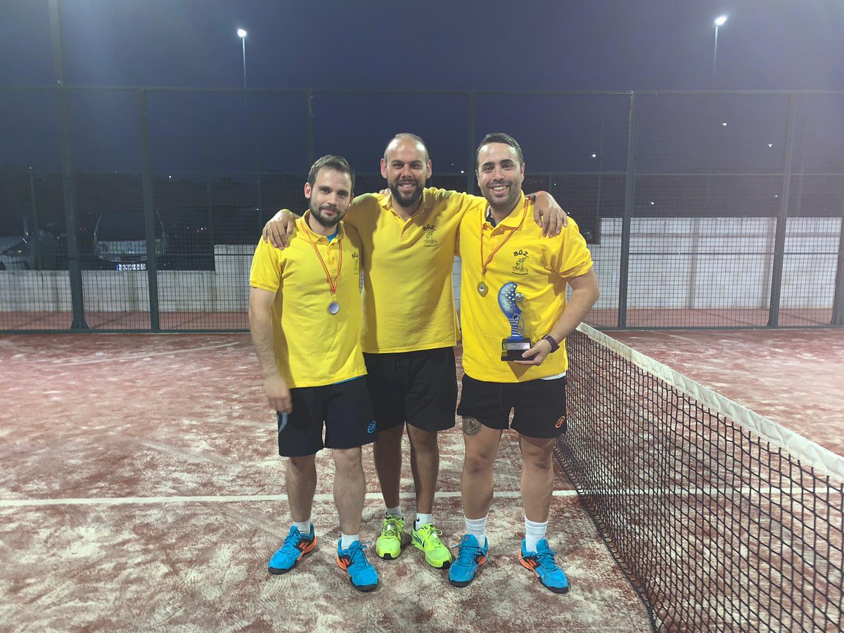 BO2Guada's tweet photo. Foto de los CAMPEONES del V Torneo Interpeñas de Pádel: @BO2Guada (Pablo y Pirri) #Enhorabuena https://t.co/fuCC7HfGYc