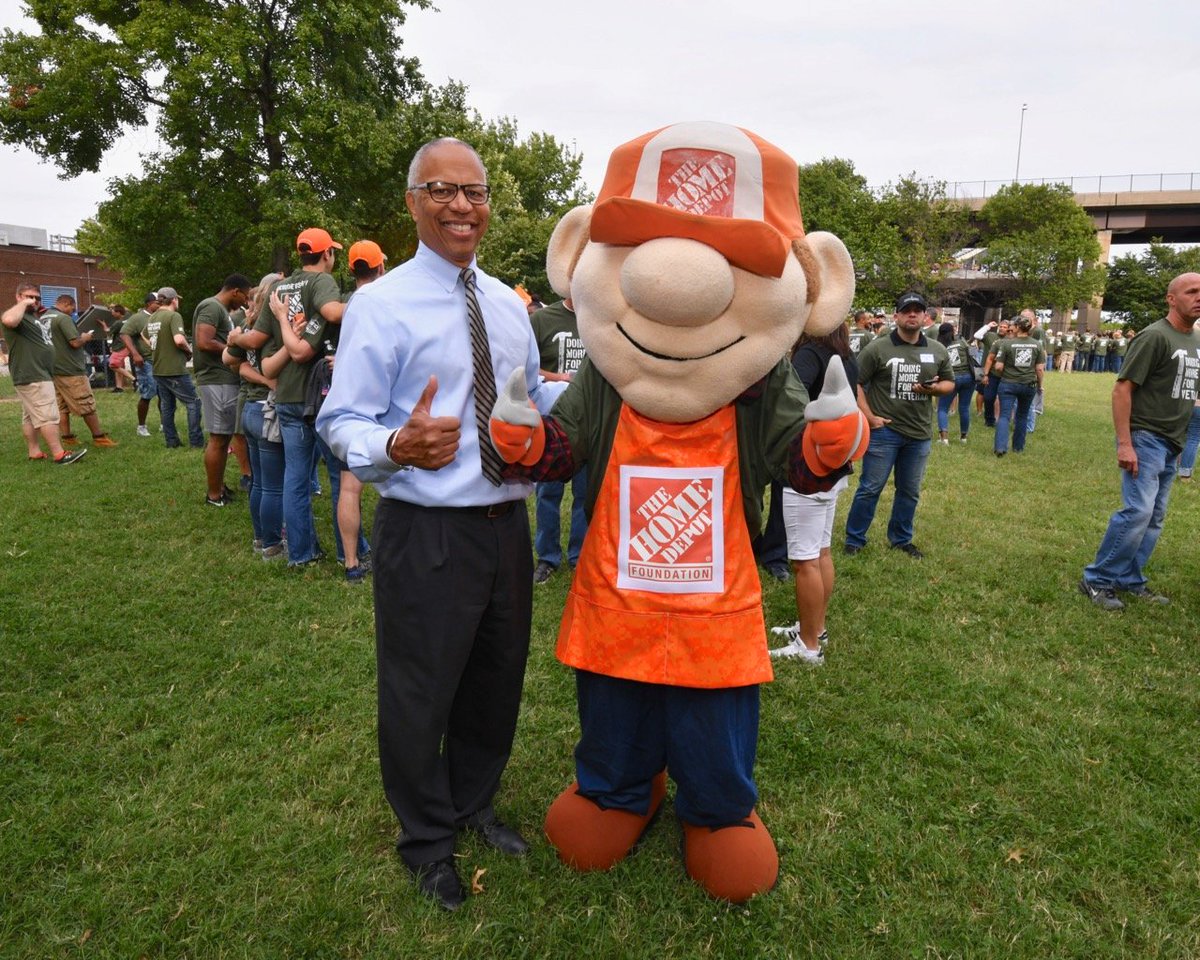 BoydKRutherford's tweet photo. This morning I joined @HomeDepotFound &amp; @BmoreStation for the kick off of this year's Celebration of Service volunteer event! More than 100 members of Team Depot will be using their day off to help renovate two facilities serving homeless #veterans. https://t.co/L8wnKLllMk