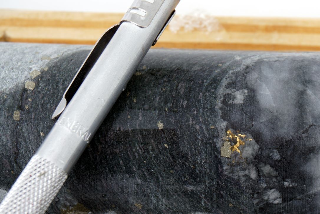 ResourceWorld's tweet photo. Monarch Gold Intersects 50.94 g/t Au Over 2.70 Metres And 40.50 g/t Au Over 4.86 Metres at its Newly Acquired Fayolle Project - https://t.co/dYws9AoLnE #ResourceWorld #resourceinvesting #MonarchGold $MQR https://t.co/dZoi6NdsiN