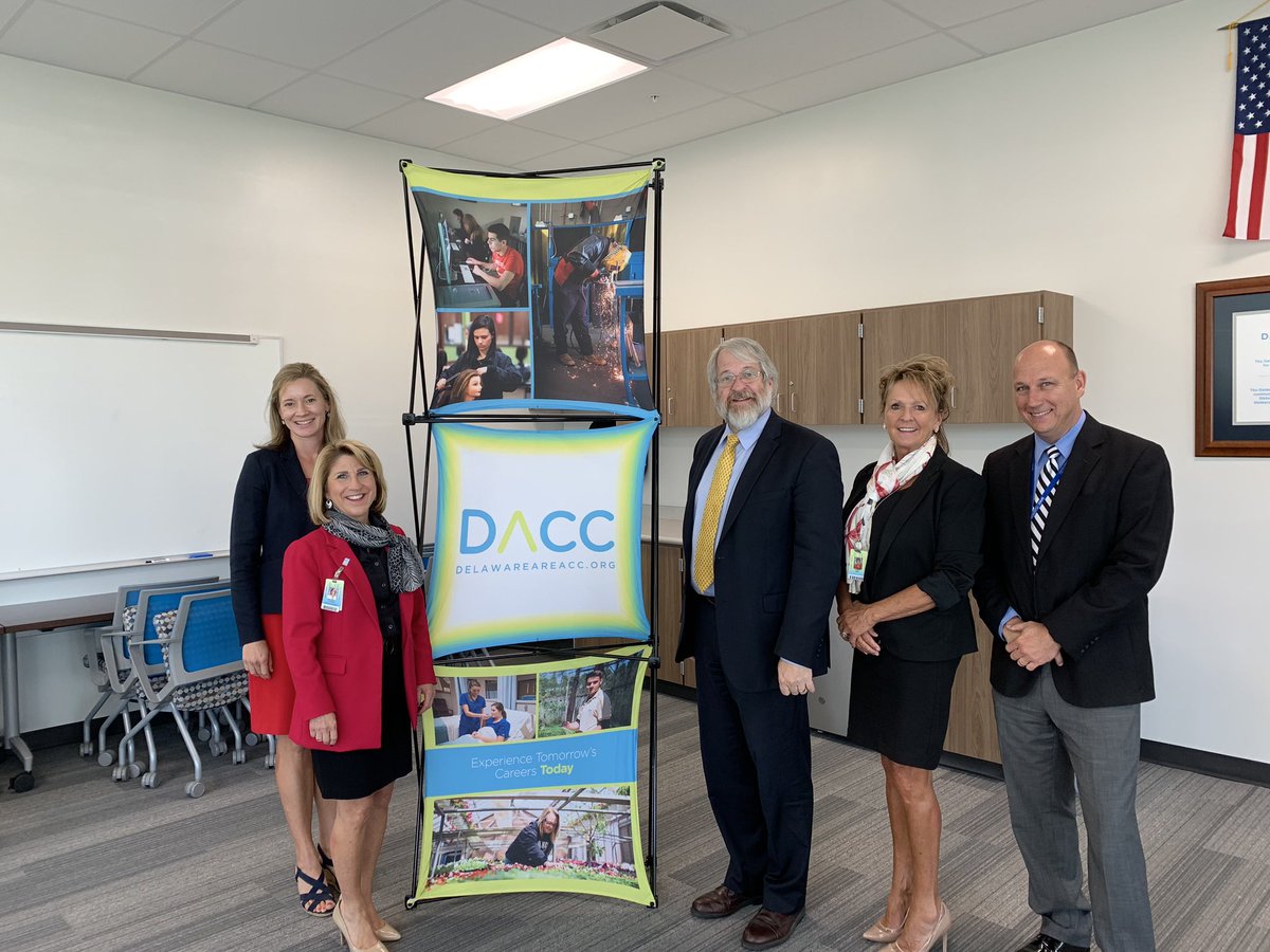 SBOEOhio's tweet photo. Thanks to @DelawareAreaCC for highlighting the many ways #CareerTechOhio works with and for students. It’s so great to see students thriving and making connections in their fields before leaving HS, and DACC is just one example our excellent programs across Ohio! #NewDACC #OhioEd https://t.co/ewcrT4gIeH
