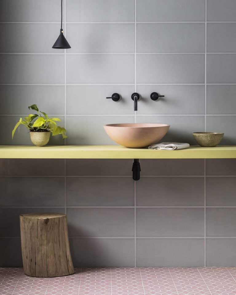 BluePatchTeam's tweet photo. #LDNdesignfair is almost here. Check out who we're exhibiting: https://t.co/8rOmEUiLjq
@denbypottery @EBnaturalpaint @WadeCeramics #thepouredproject #alinejohnson @rawstudioUK @camillabythesea @FullGrownFuture @NamonGaston @eifiongriffiths @peterlanyonfurn @HattonWillow https://t.co/9N3d99CxmT