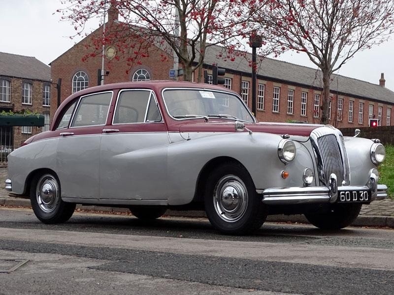 Daimler Majestic Major
#1960sCars #1960sClassicCars #ClassicCars #BritishCars #Daimler #Cars #Automotive #BritishClassicCars
carsmotorbikes.com/2019/07/daimle…