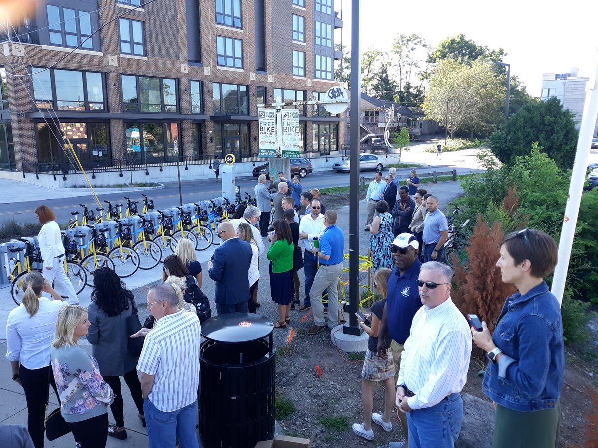 IndyMNAs's tweet photo. "We're lowering pollution and minimizing traffic" @IndyMayorJoe speaks on @Pacersbikeshare expansion in @Broad_Ripple and all over @MidtownIndy. 9/5/19 and 9/6/19 are free bike rental days. #MNAMo https://t.co/3FwBZIGSMz