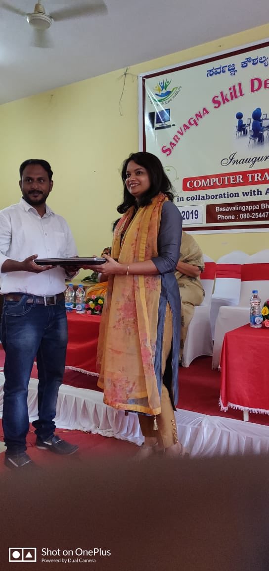 Great Feeling inaugurating thé AXA Lab for computer programming training at Sarvagna institute #axabusinessservices