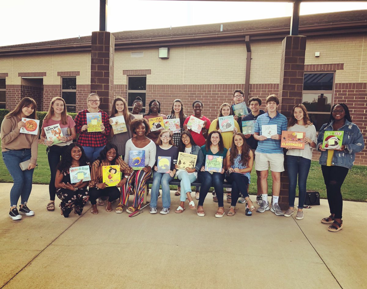 AREaton's tweet photo. Nothing beats a morning reading to future Vikings! Many thanks to Mary H. Wright Elementary for welcoming the Teacher Cadets into classrooms to share stories. We loved every minute! #govikes #d7builds #teachercadets @cerrasc @RwbookerRussell @SchoolDistrict7 @vikings753 https://t.co/CuhgMbQndi