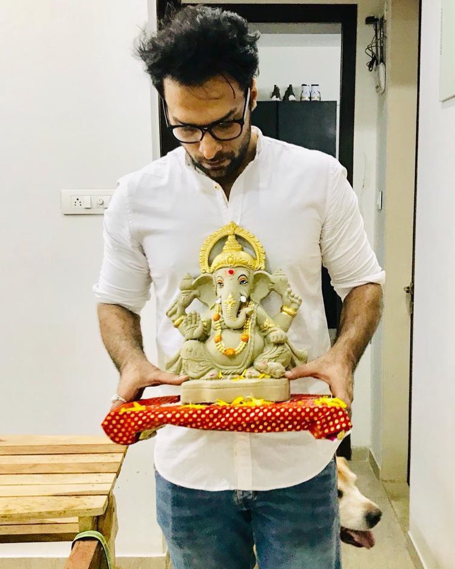 ShaleenM_FC's tweet photo. “Goodbye” is alwayz da hardesttt.....May God’s countless blessingz b wid u alwayz...🙏🏻🙏🏻 #Pic😍❤️💋
.
.
RepostBy @ShaleenMalhotra : "First time experience of having bappa at home and it was outstanding...I never really could connect as to why ppl cry or feel so much when......... https://t.co/9nSilcmMao