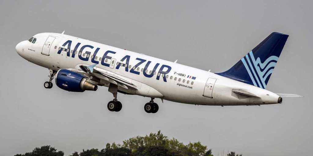 benoit_mahe : Aigle Azur, en difficulté, suspend une partie de ses vols — via lemondefr lemonde.fr/economie/artic…