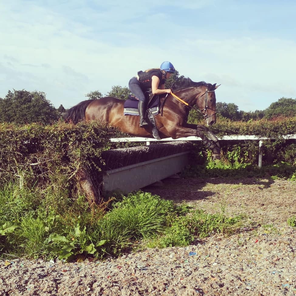 EmmaLHorton's tweet photo. First school of the season for The Cannister Man! #feelinggreat #samthomasracing https://t.co/iPnQY74TZz