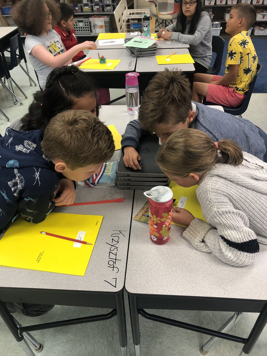jeniromano's tweet photo. Learning about each other in fourth grade @ccsd21frost #21Learns https://t.co/Wdo2shnfeZ