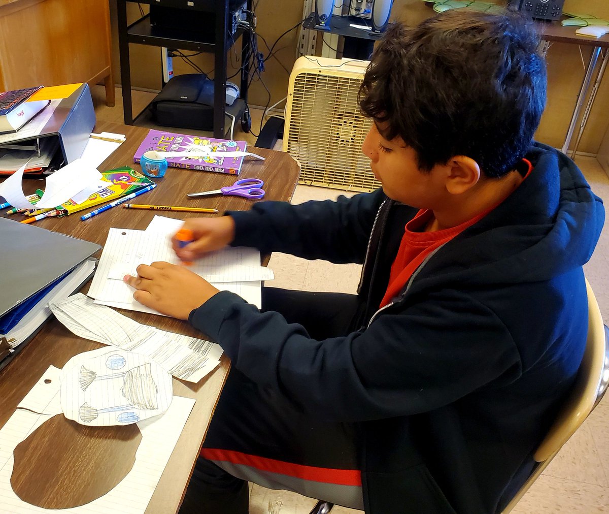 Ms_Allen123's tweet photo. Arts &amp; Crafts during Recess! #Sennettshines https://t.co/pxOL30hb17