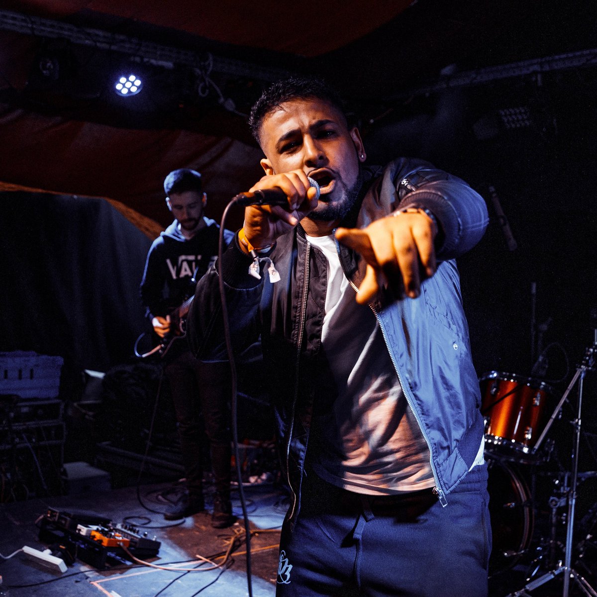IamNibZz's tweet photo. "Homie you'd wanna take a step back!!!" @IamNibZz on point performing debut single 'Dog With a Bone' live at @EPfestival 2019, @GlobalGreenatEp village stage. 
Photo: @raykeoghmedia
#EP2019 https://t.co/zXY0a1HyK2