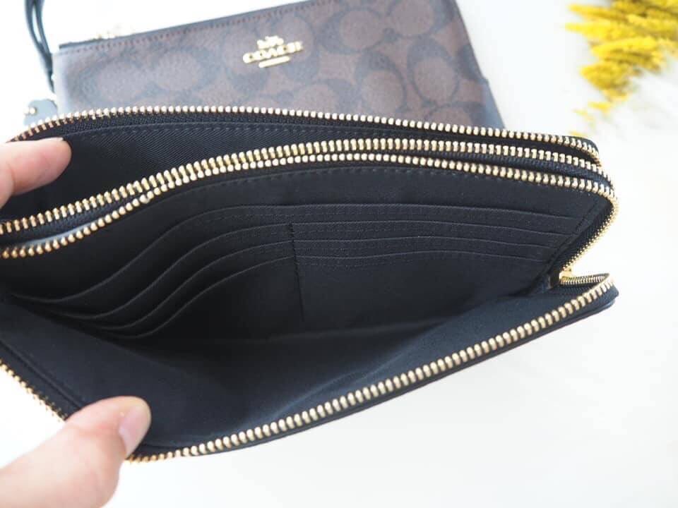 YourSmileG's tweet image. พร้อมส่งคะ
ราคา 2,200 บาท
2zip L #คล้องมือ #Coach #coachแท้