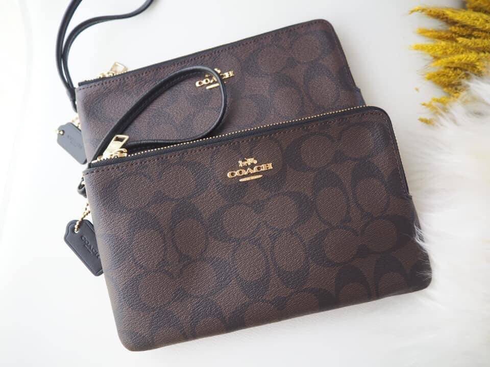 YourSmileG's tweet image. พร้อมส่งคะ
ราคา 2,200 บาท
2zip L #คล้องมือ #Coach #coachแท้