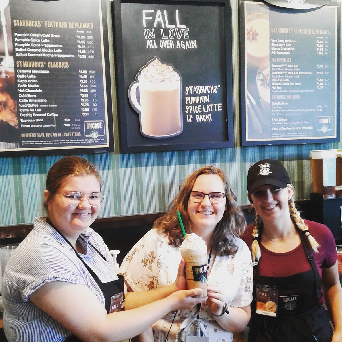 BNSouthlake's tweet photo. #Pumpkinspice is back!!! Fraps, lattes, heck...put some on a bagel. Stop by and get your fix early this year! #bnsouthlaketwnsq #fraplife #BNCafe https://t.co/1H2N2QiInW